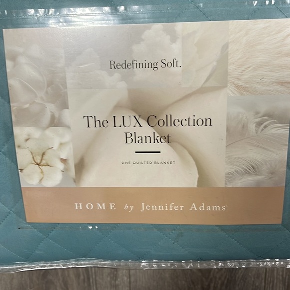 New Jennifer Adams King Blanket - Picture 3 of 3